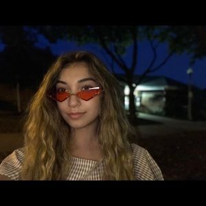 Meet your Posher, Layla